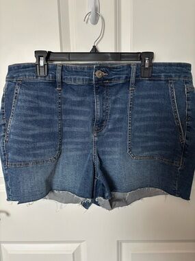 Women’s Torrid Vintage Blue Denim Cutoff Shorts 16 EUC Shorty Dark Wash Stretch